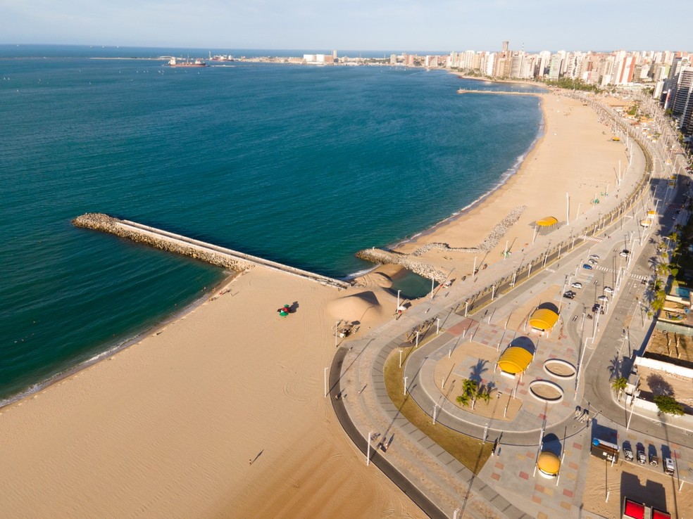 Praia de Fortaleza Ceará, após segundo aterramento da engorda da praia. 